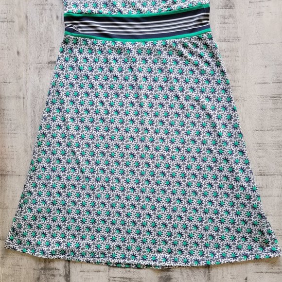 Max Studio White Navy and Green Daisy Sleeveless Fit and Flare Dress - Picture 4 of 10